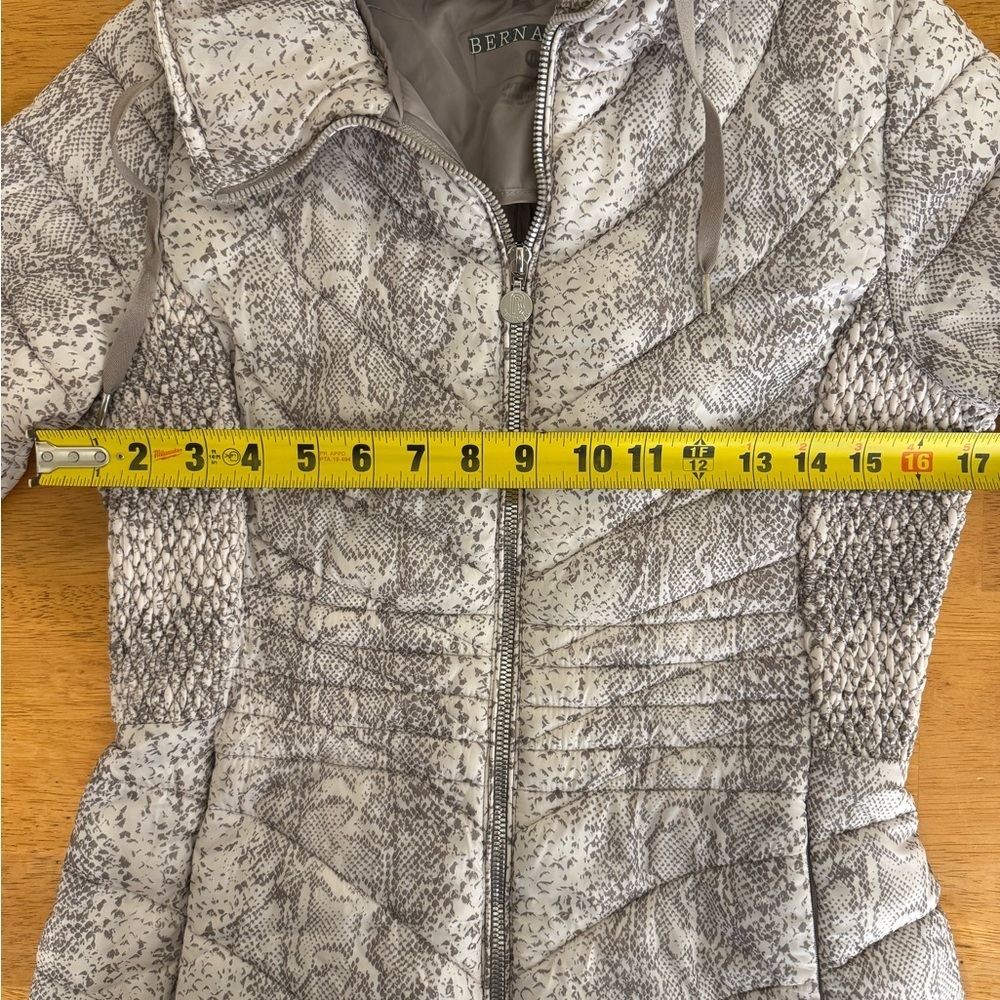 Bernardo Women’s Gray And White Snake Print Packable Puffer Jacket Coat XS - Picture 14 of 15